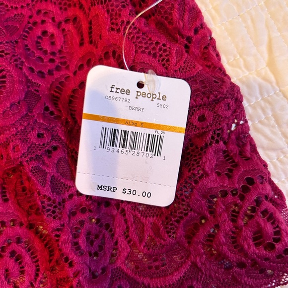 NWT FREE PEOPLE raspberry chase me lace Brami bralette crop top size small - Picture 8 of 11